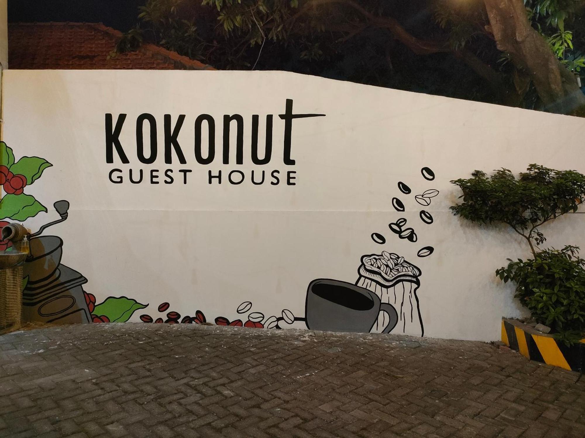 Kokonut Guesthouse Sorabaya Extérieur photo